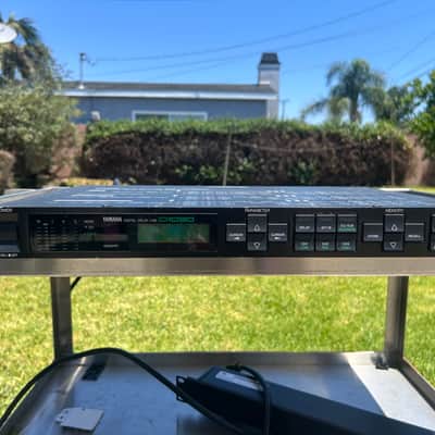 Yamaha DL 1030 Digital Delay, Loudspeaker Processor 1997 - Original image 2