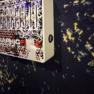 Electro-Harmonix Graphic Fuzz EQ / Distortion / Sustainer 2008 - 2023 - White / Black image 2