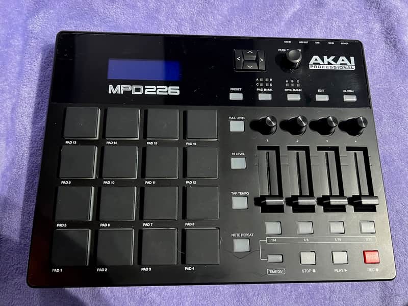 AKAI MPD226 MIDIパッド MIDI Pad Controller With Sliders MPD226 | Akai Pro