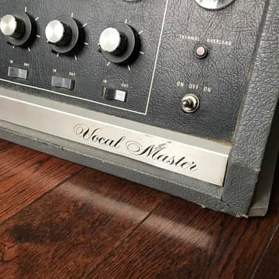 Shure Vocal Master VA 300-C PA Powered Mixer image 5
