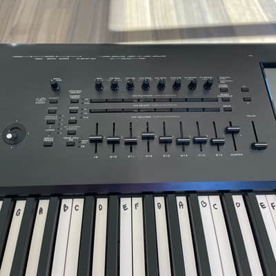Korg Kronos X 88 music workstation  2014 Black image 10