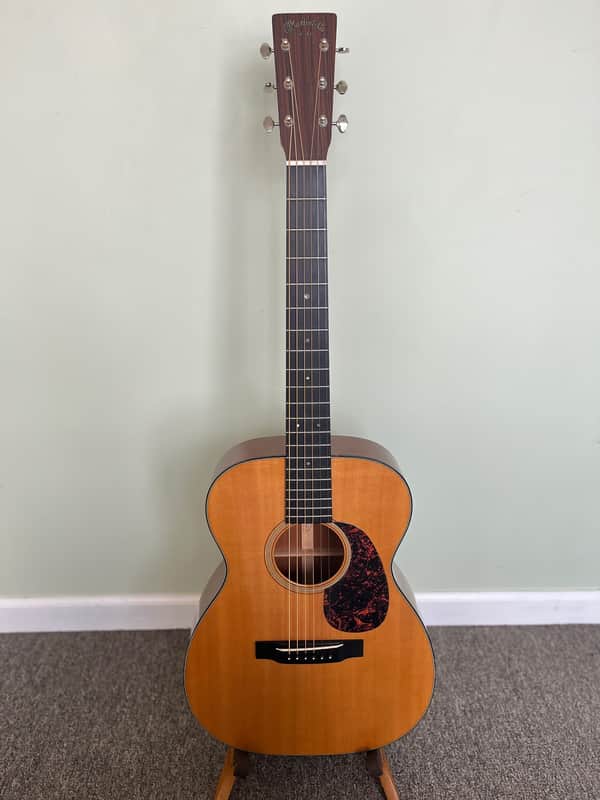 Martin 00-18V 2005 image 1