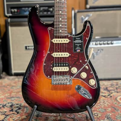 Immagine Fender American Professional II Stratocaster HSS with Rosewood Fretboard 2022 - 3-Color Sunburst - 1