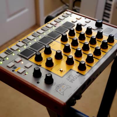 MUST SEE!!! AKAI TOM CAT ANALOG DRUM MACHINCE SEQUENCER IN AMAZING CONDITION! image 2
