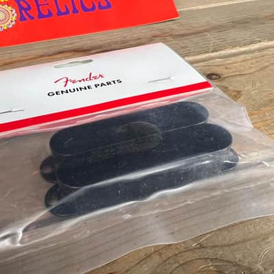 Real Life Relics Genuine Fender Black Mustang® Pickup Covers Closed Top No holes (Set of 2) 0080149049   [DA1] image 2