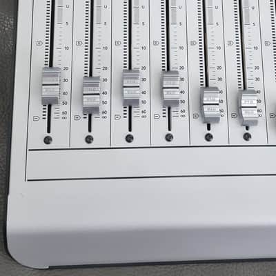 Mackie MCU Pro Universal DAW Control Surface image 6