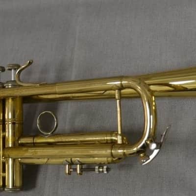 Trompeta Sib Bach Stradivarius 37 - 25LR lacada en buen estado. image 8