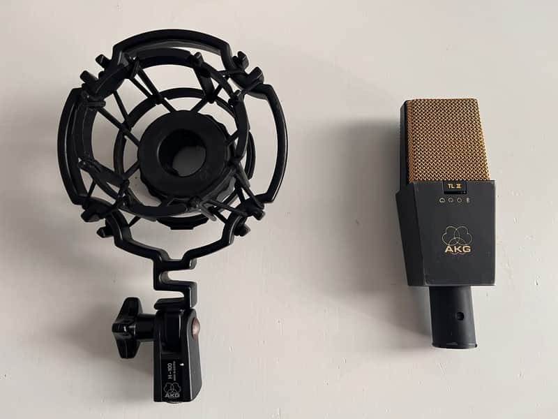 Immagine AKG C414 B ULS Large Diaphragm Multipattern Condenser Microphone 1990s - Black - 1