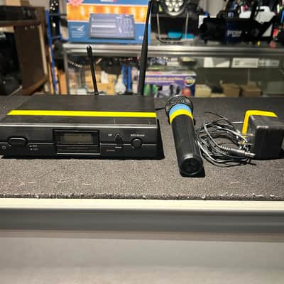 Audio-Technica ATW-2100 Wireless System - transmitter and receiver image 1
