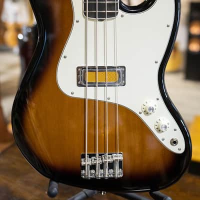 Fender Gold Foil Jazz Bass, Ebony Fingerboard, 2-Color Sunburst - Deluxe Gig Bag image 3