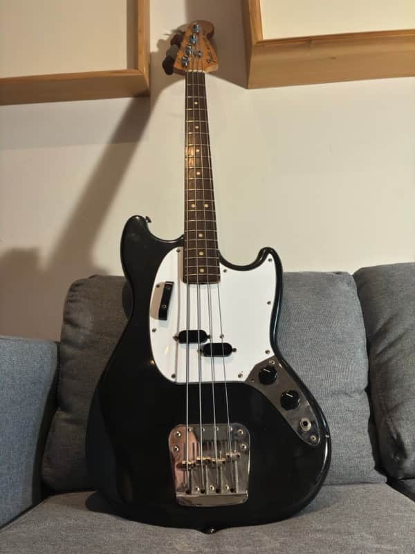 Fender Mustang Bass with Rosewood Fretboard