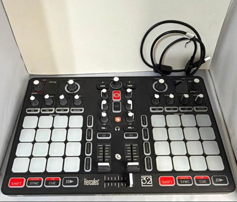 Hercules P32 USB DJ Controller 2010s - Black image 1