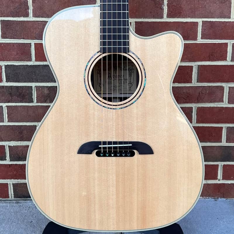 Alvarez Yairi Masterworks FYM70CE, OM, Sitka Spruce, Rosewood, LR Baggs VTC Element, Hardshell Case image 1
