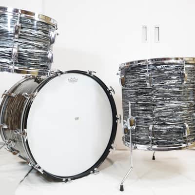 VINTAGE Ludwig 1960s SuperClassicKit Original BlackOyster Covering 22x14,13x9,16x16 image 2
