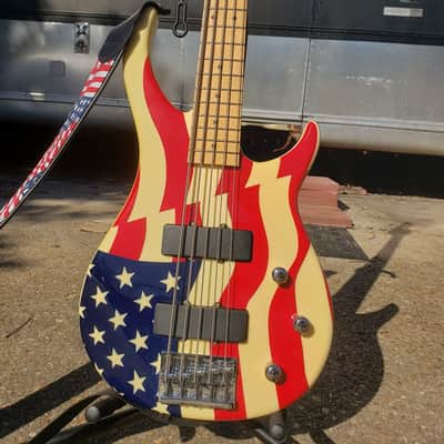 Peavey Foundation 2000 American Flag 5-string 2000 White/American Flag image 2