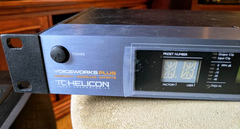 TC-Helicon Voiceworks Plus Vocal Processor, EFX Pitch Correction