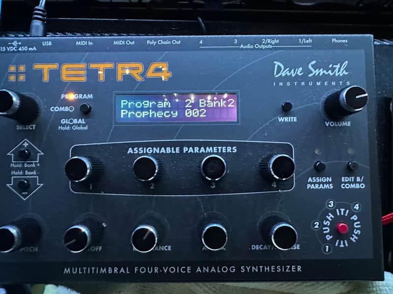 Dave Smith Instruments Tetra Desktop 4-Voice Polyphonic Synthesizer