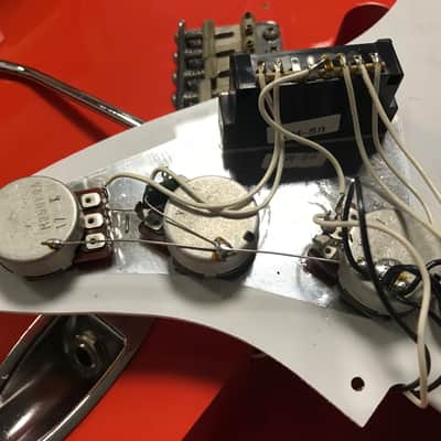 Squier Hank Marvin Stratocaster Fiesta Red 1990 With Tweed case image 15