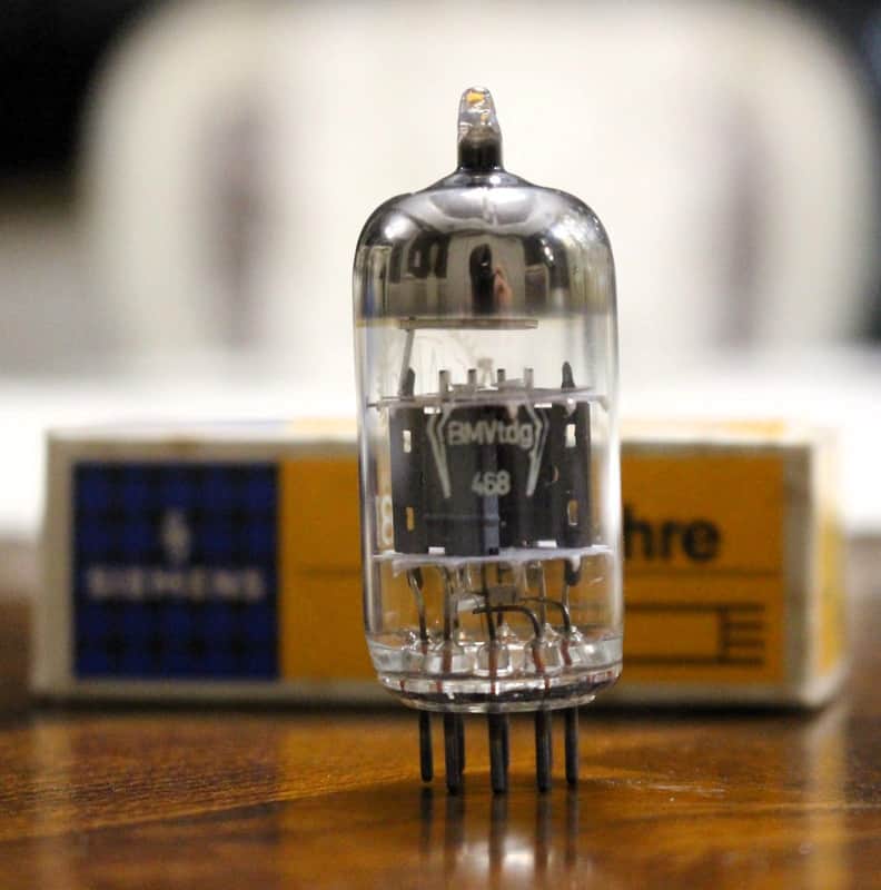 Siemens ECC81 / 12AT7 – 1967 Valvo Label – Small O Halo, Matched Sections