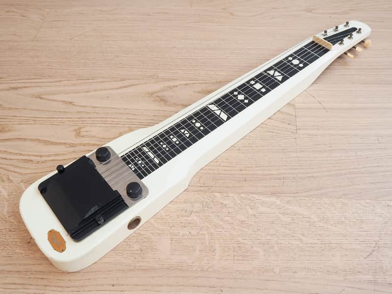 1962 Supro Model 1410 Comet Lap Steel Vintage Electric Slide Guitar 100% Stock image 1