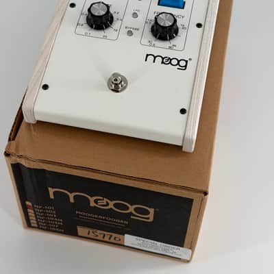 Moog MF-102 Moogerfooger Ring Modulator 2012 - White image 2