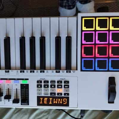 M-Audio Code 49 USB MIDI Keyboard Controller 2010s - White image 2