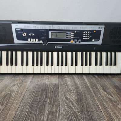 Yamaha YPT-210 Synthesizer