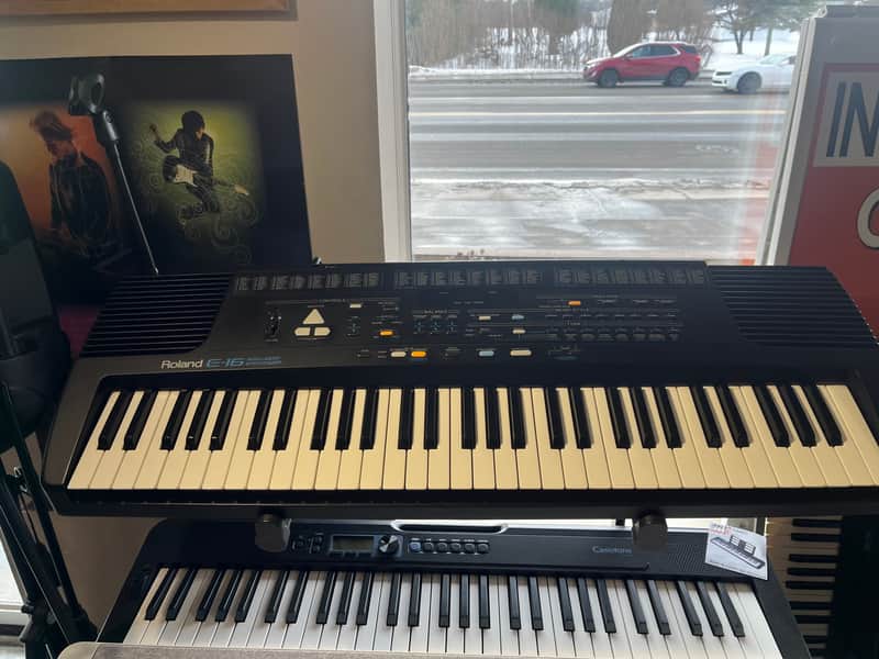 Roland E-16 image 1