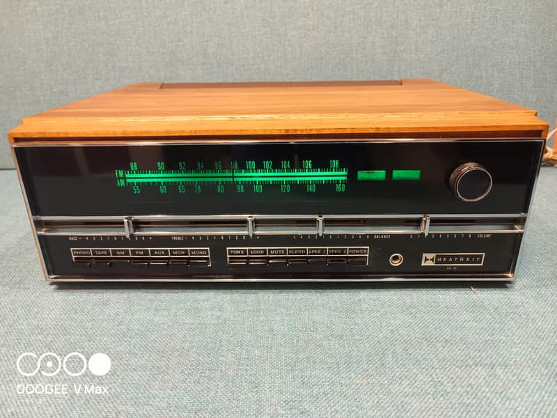 Heathkit AR 19 1970 - Pecan wood silver face image 1