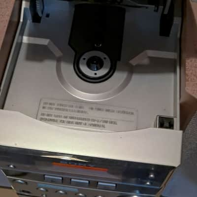 Sony Micro Hi-Fi Component System CMT-EP313 with Speakers & Remote Silver / Pine image 6