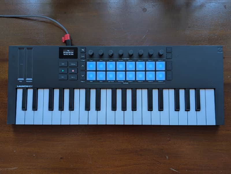 Novation Launchkey Mini 37 MKIV MIDI Keyboard Controller 2024 - Present - Black image 1