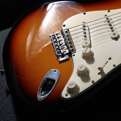 FENDER CUSTOM SHOP Time Machine Series 1969 Stratocaster Closet Classic 3-Tone Sunburst [R38720] (03/30) image 3