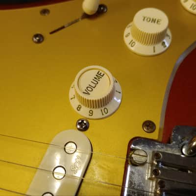 Fender 50th Anniversary American Deluxe Strat Candy Apple Red/Gold  2004 Red w/Gold Pickguard & Tweed Hardcase *** FREE SHIPPING *** image 14