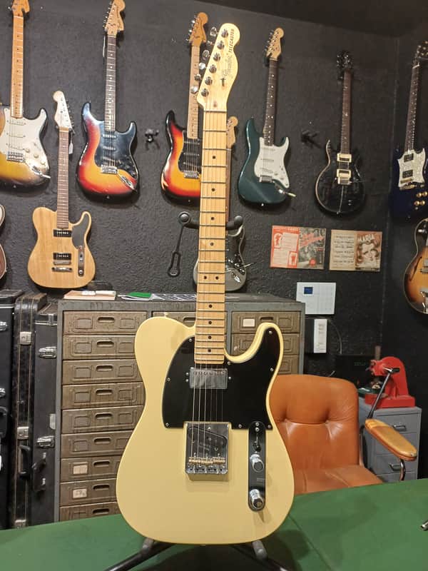 Fender American Performer Telecaster Hum with Maple Fretboard 2018 - Present - Vintage White image 1