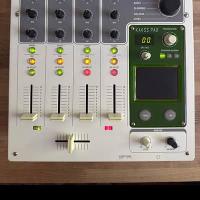Korg Km-402 2008 - White image 1