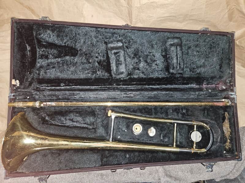 Yamaha YSL-354 Trombone w/ Yamaha Case. Japan. Good playing condition image 1