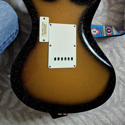 Danelectro Danoblaster Innuendo 2001 - 2004 - Gold Sparkle Burst image 4