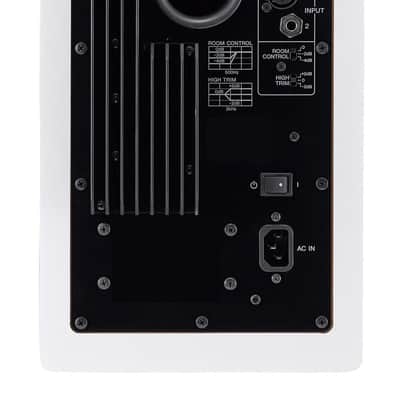 Yamaha HS7 95 Watt 7" Woofer Studio Monitor White image 2