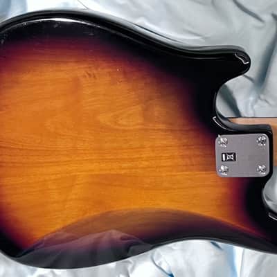 Fender Mando-Strat 4-String Electric Mandolin – 3-Color Sunburst Bild 7