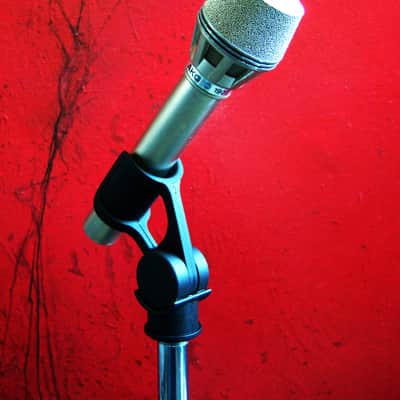 Vintage 1970's AKG D190E / D190ES dynamic cardioid microphone w mic clip 200 OHMS Low Z D1000E D330BT image 3