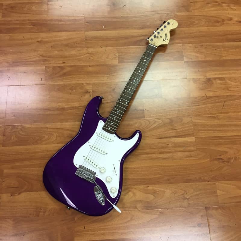 Squier Stratocaster パープルジャンク品未清掃 Squier Stratocaster パープルジャンク品未清掃 Squier Stratocaster