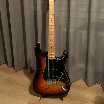 Fender Stratocaster 1975 signed by Carlos Santana, Maple Fretboard image 1
