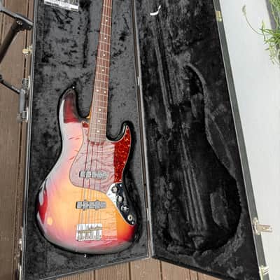 Fender AVRI '62 Jazz Bass 2006 in 3-Color Sunburst image 7