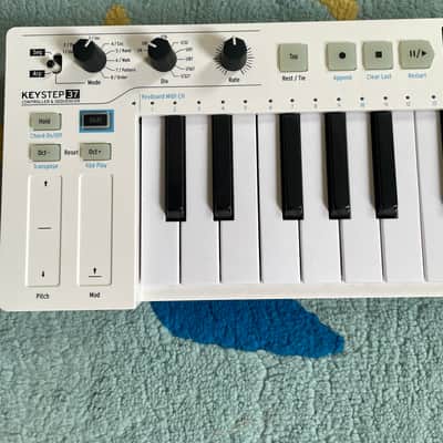 Arturia KeyStep 37 MIDI Controller 2021 - 2025 - White image 2