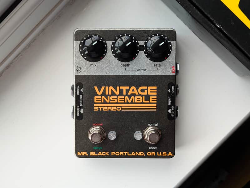 Mr. Black Stereo Vintage Ensemble