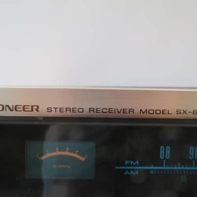 Pioneer SX626 Stereo Receiver mid 1970's - silver faceplate image 2
