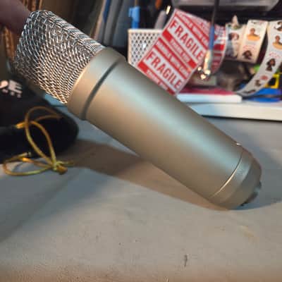 RODE NT1-A Large Diaphragm Cardioid Condenser Microphone 2002 - Present - Silver image 2