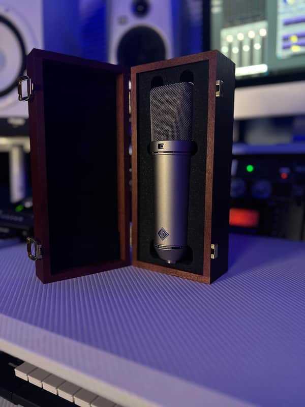 Neumann U 87 Ai Large Diaphragm Multipattern Condenser Microphone