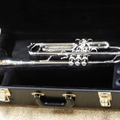 Bach TR200S Series Bb Trumpet Silver-Plated image 2