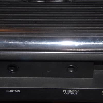 Yamaha PSR-E423 features cutoff/resonance controls image 10